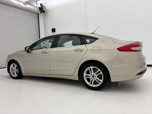 Used 2018 Ford Fusion SE FWD image 14