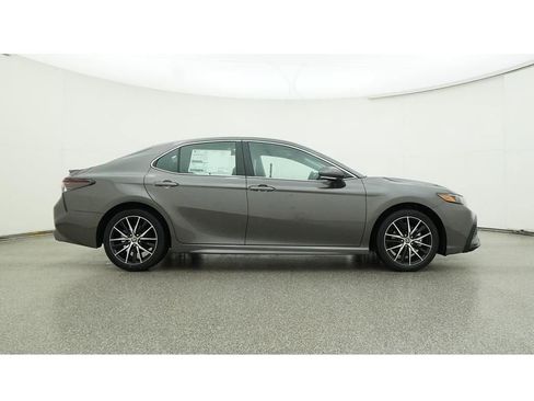 Used 2023 Toyota Camry SE image 28