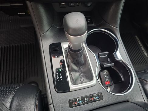 Used 2019 Toyota Highlander Limited image 24