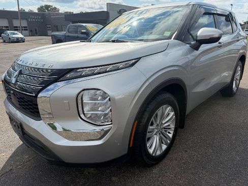 Used 2024 Mitsubishi Outlander ES AWD/4WD image 4