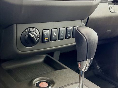 Used 2021 Nissan Frontier PRO-4X w/ Pro-4x Utility Package image 13