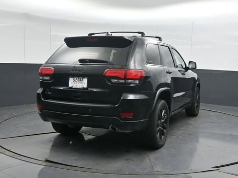 Used 2022 Jeep Grand Cherokee Laredo X image 2