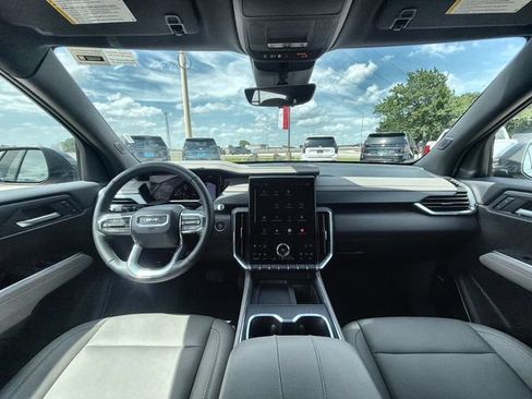 Certified 2026 GMC Acadia Elevation w/ Elevation Premium Package FWD image 19