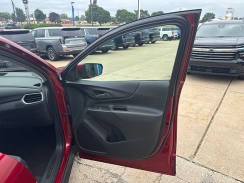 Used 2024 Chevrolet Equinox LT FWD image 16