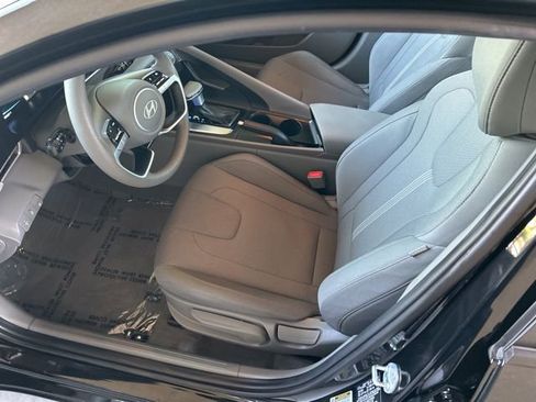 Certified 2026 Hyundai Elantra SE FWD image 15