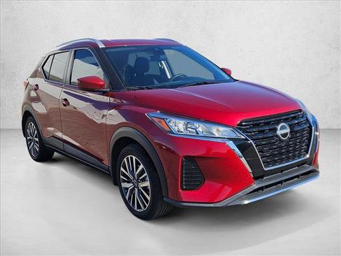 Used 2022 Nissan Kicks SV image 3