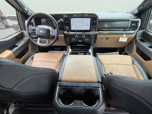 Used 2024 Ford F350 Lariat w/ Lariat Ultimate Package AWD/4WD image 32