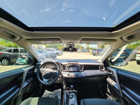 Used 2018 Toyota RAV4 XLE w/ Plus Extra Value Package FWD image 9