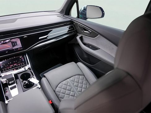 Used 2024 Audi SQ7 Prestige w/ Prestige Package image 32