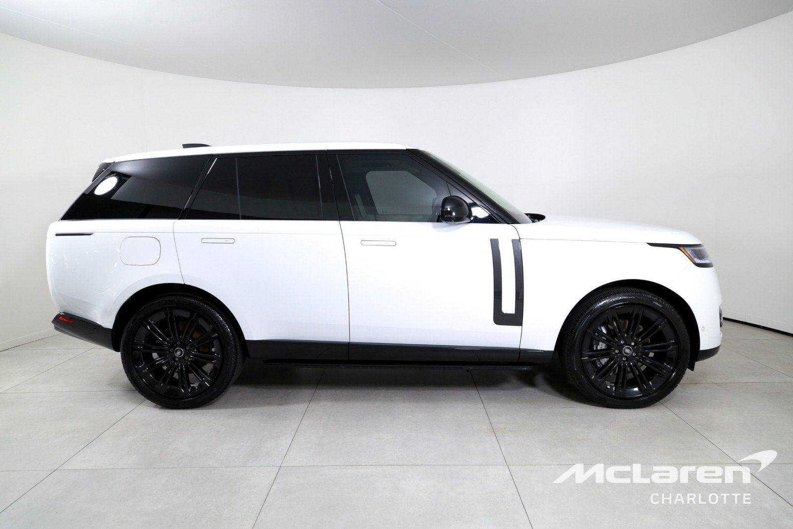 Used 2025 Land Rover Range Rover SE AWD/4WD image 9