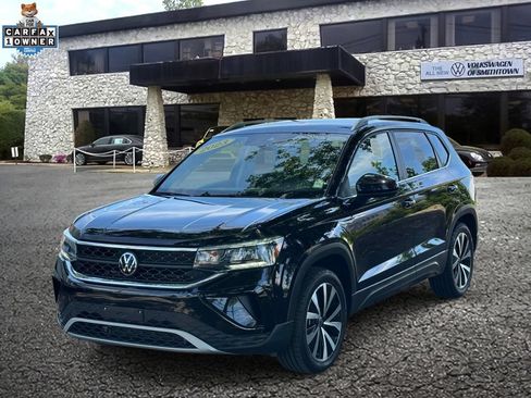 Used 2023 Volkswagen Taos SE AWD/4WD image 2