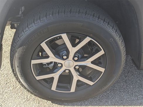 Used 2024 Jeep Grand Cherokee Limited w/ MOPAR Finishing Package image 14