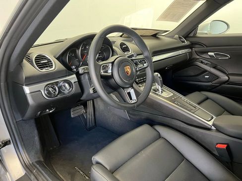 Certified 2025 Porsche 718 Cayman image 4