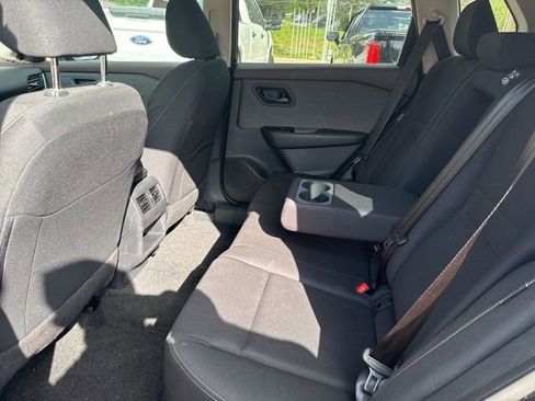 Used 2023 Nissan Rogue S image 7