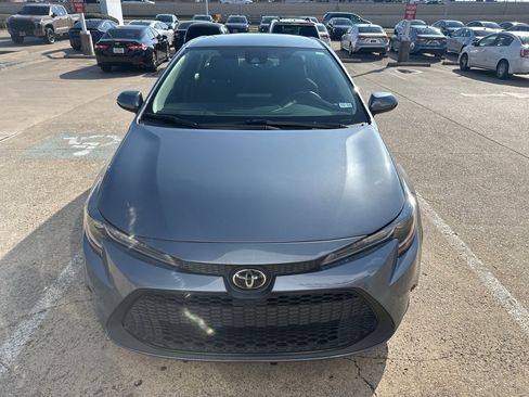 Used 2022 Toyota Corolla LE image 2