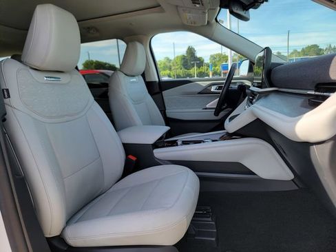 Certified 2025 Ford Explorer Platinum w/ LUX Leather Package AWD/4WD image 25