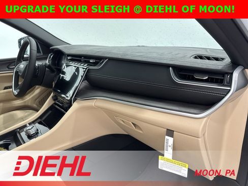 New 2025 Jeep Grand Cherokee Limited w/ Luxury Tech Group II image 17