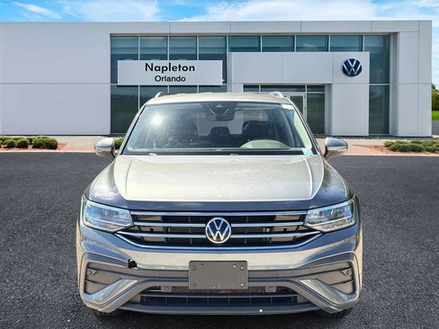 Used 2022 Volkswagen Tiguan SE AWD/4WD image 2