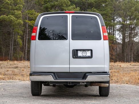 Used 2017 Chevrolet Express 3500 LT w/ LT Preferred Equipment Group image 7