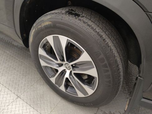 Used 2021 Toyota Highlander XLE image 31