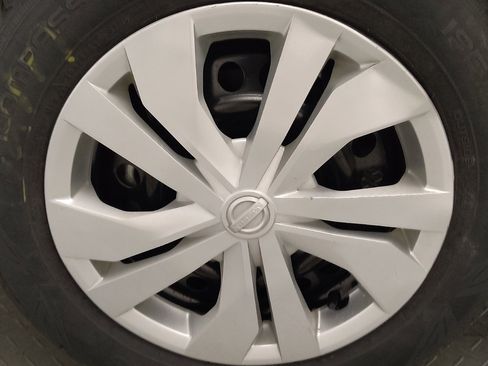 Used 2025 Nissan Versa S FWD image 31