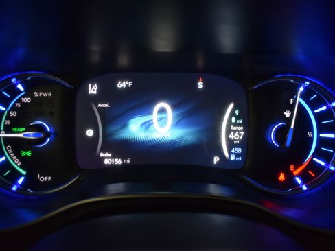 Used 2017 Chrysler Pacifica Platinum image 18