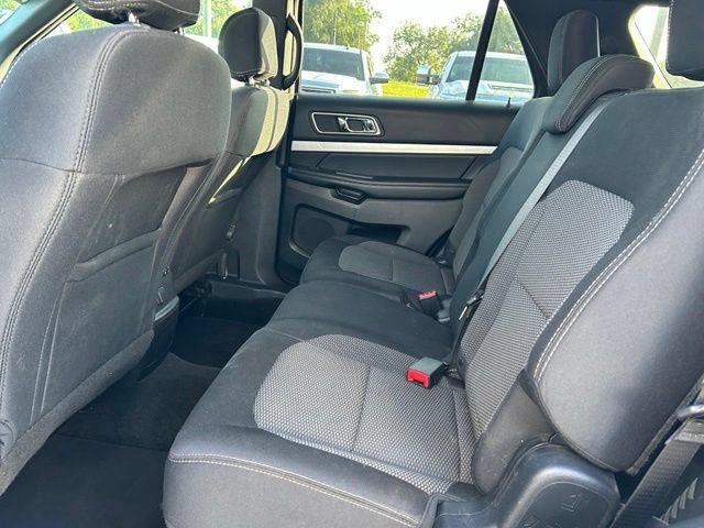 Used 2017 Ford Explorer XLT FWD image 9
