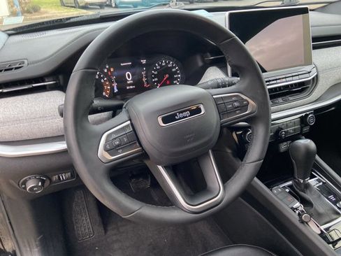 Used 2024 Jeep Compass Latitude image 34