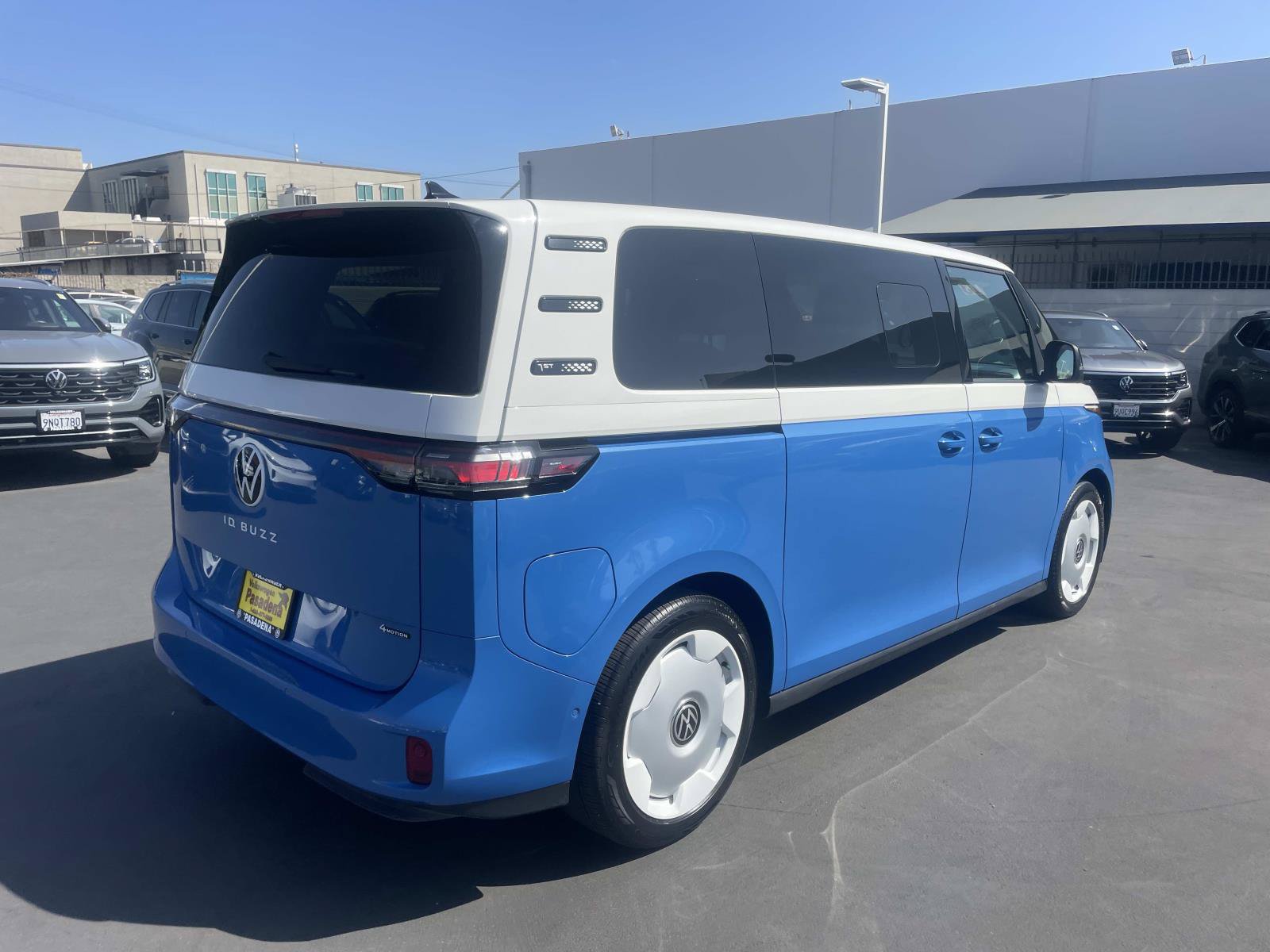 Certified 2025 Volkswagen ID. Buzz 1st Edition AWD/4WD image 4