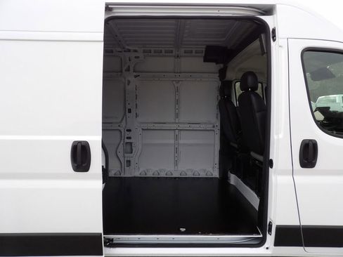Used 2023 RAM ProMaster 2500 w/ Premium Convenience Group (B) image 26