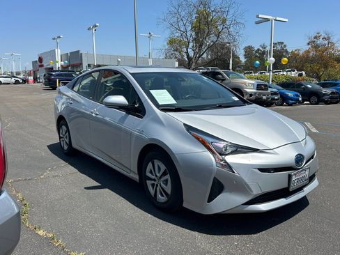 Used 2018 Toyota Prius Three w/ Advanced Technology Package FWD image 2
