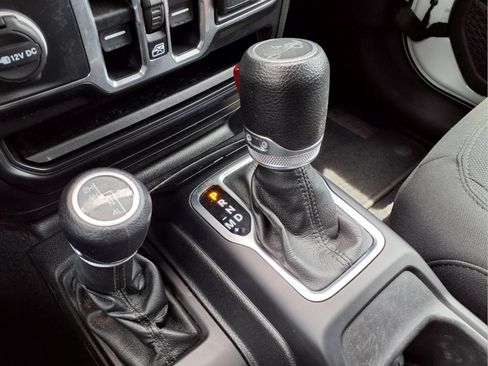 Used 2019 Jeep Wrangler Unlimited Sport S AWD/4WD image 16