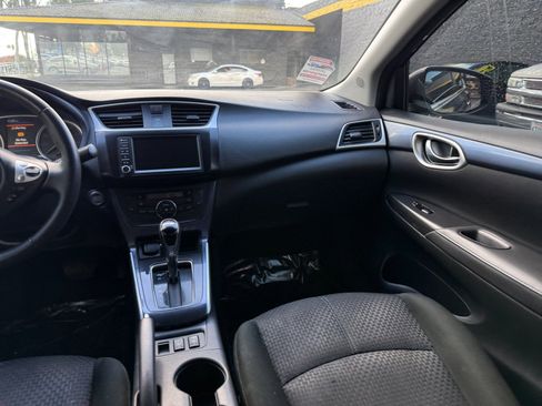 Used 2019 Nissan Sentra SR w/ Exterior Package image 21