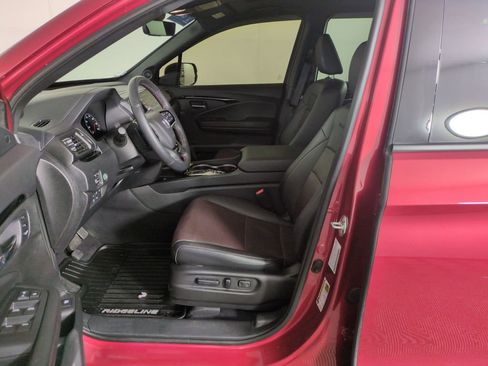 Certified 2025 Honda Ridgeline Black Edition image 13