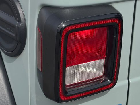 Used 2023 Jeep Wrangler Unlimited w/ Cold Weather Group image 35