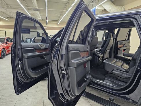 Used 2021 Lincoln Navigator L Reserve image 17