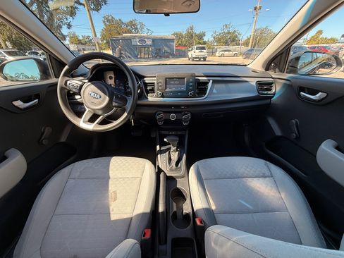 Used 2018 Kia Rio LX image 11