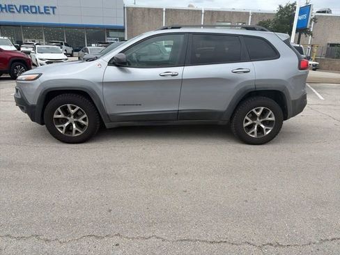 Used 2014 Jeep Cherokee Trailhawk w/ Comfort/Convenience Group AWD/4WD image 6