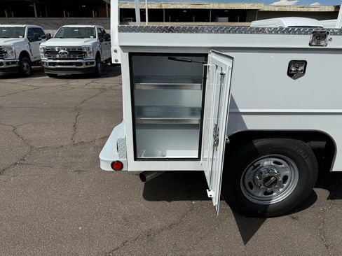 New 2026 Ford F250 XL w/ XL Chrome Package image 9