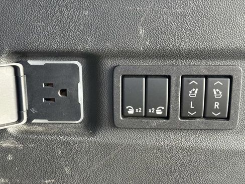 Used 2021 Chevrolet Suburban High Country image 14