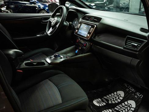 Used 2025 Nissan Leaf S image 12