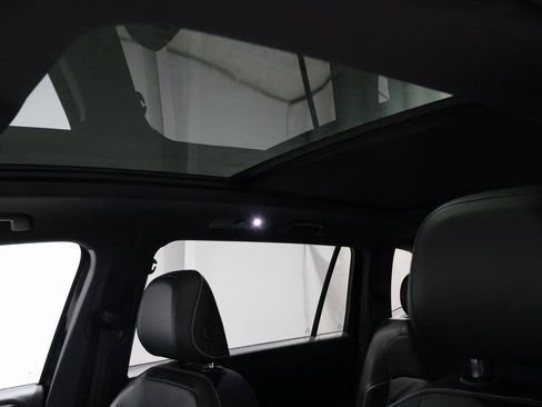 Used 2021 Volkswagen Tiguan SEL Premium R-Line image 11