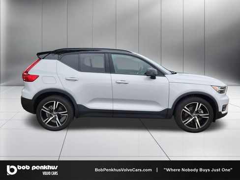 Used 2022 Volvo XC40 T5 R-Design AWD/4WD image 24