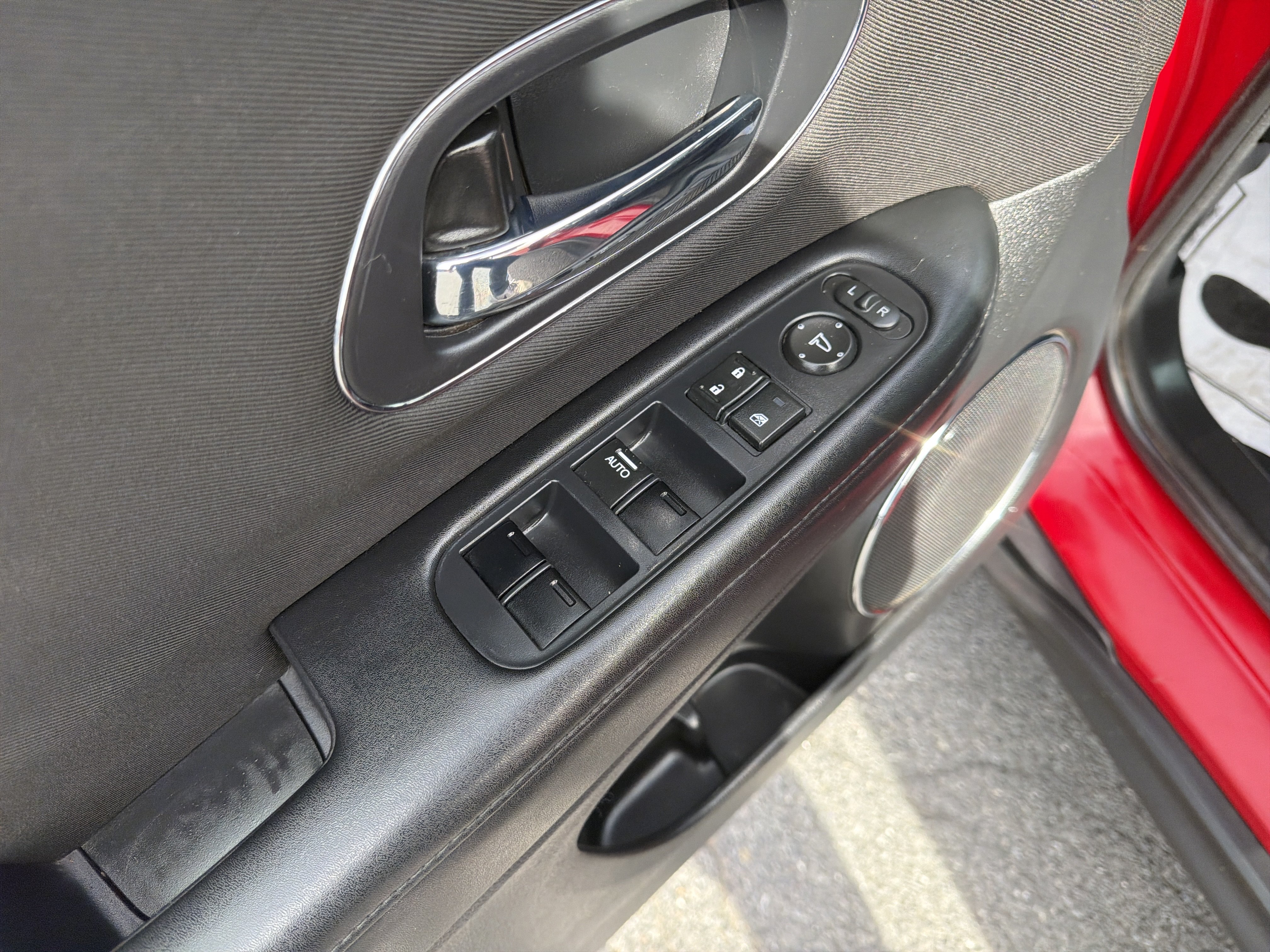 Used 2018 Honda HR-V EX image 16