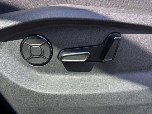 Used 2026 Volkswagen Tiguan SE AWD/4WD image 18