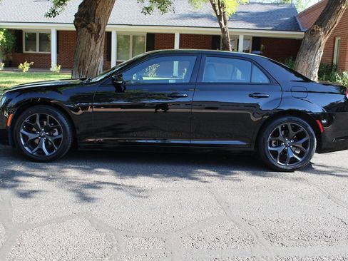 Used 2023 Chrysler 300 S RWD image 2