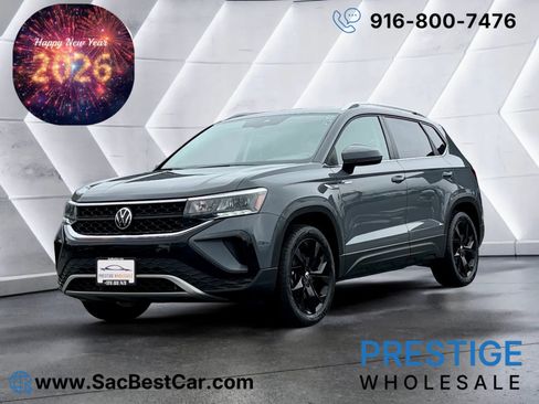 Used 2022 Volkswagen Taos SE image 1