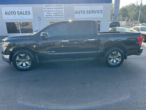 Used 2018 Nissan Titan SV w/ SV Convenience Package RWD image 2