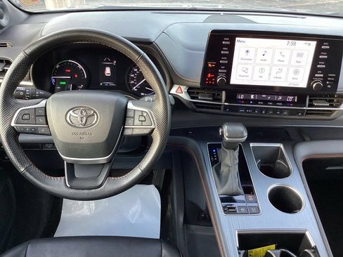 Used 2024 Toyota Sienna XSE w/ XSE Plus Package AWD/4WD image 19