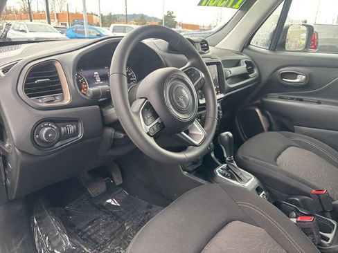 Used 2023 Jeep Renegade Latitude AWD/4WD image 18